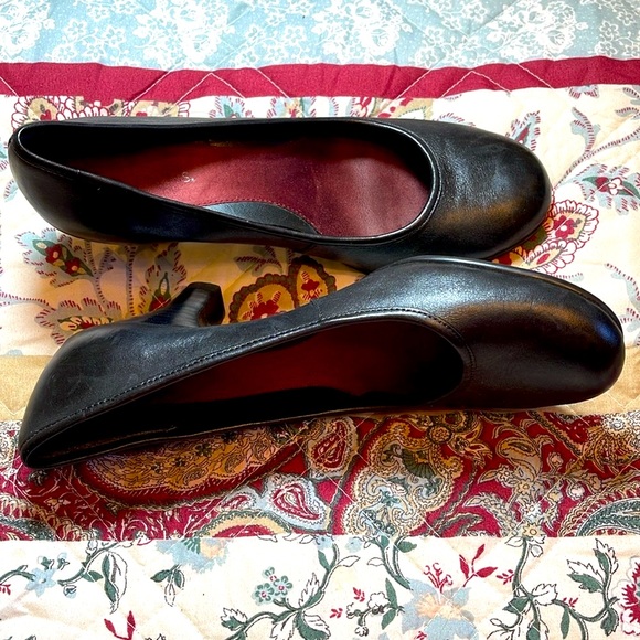 Aerosols Soft Black 2 1/2” Heels Size 8 - Picture 9 of 14